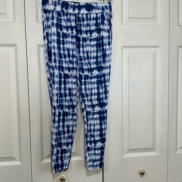 🖤 NWOT Koolaburra by UGG Blue and White Tie Dye Pattern Short Sleeve Pajamas PS - Picture 4 of 7